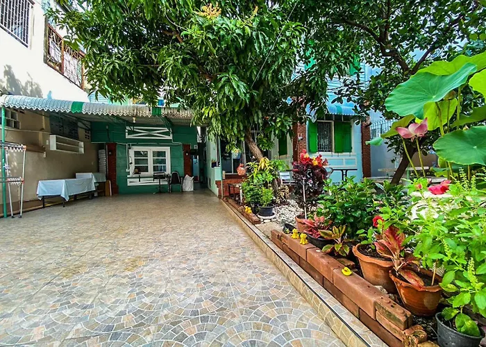 Hostal Garden *